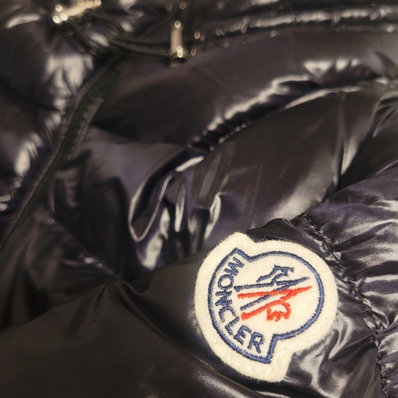 Moncler hooded puffer SZ 4 (L) like New - Picture 7 of 12